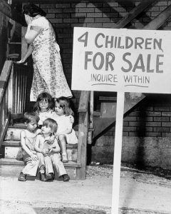 The Truth Behind The Infamous Photo Mother Selling Her 4 Children In Chicago, 1948