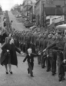 The Untold Story Behind The ‘Wait For Me, Daddy’ Photograph, 1940