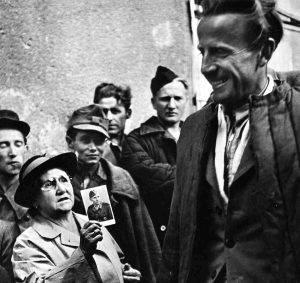 The Story Behind Iconic Photo Of Grieving Mother Searching For Son Among Returning Austrian POWs, 1947