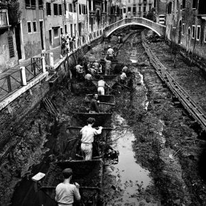 Restoring Venice’s Heart: The Draining And Cleaning Of The Grand Canal, 1956