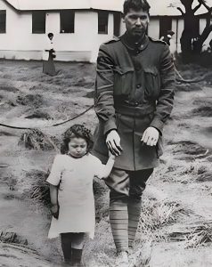 Touching Story Behind The Photo Of 3-Year-Old Girl Holding A Blinded British Soldier