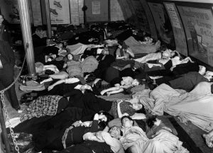 30 Haunting Photos Capturing The Lives of Londoners In The Underground During World War II