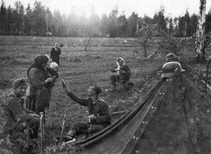 Heartbreaking Story Behind The Photo Of A German Soldier Sharing His Rations With A Russian Mother, 1941