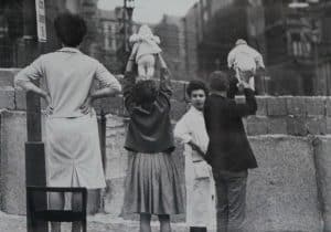 Heartbreaking Story Behind The 1916 Photo Of West Berliners Showing Their Children To Grandparents Across The Wall