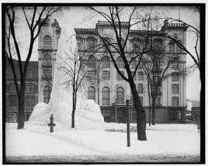 10+ Stunning Vintage Photos Of Detroit’s Ice Fountain On Washington Boulevard, 1890-1930